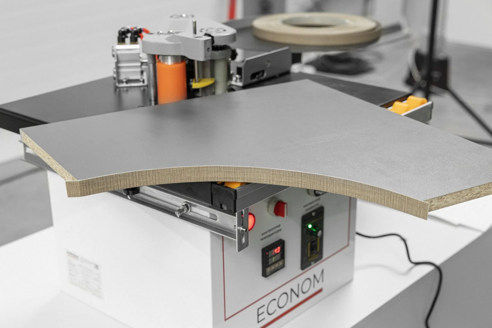 Кромкооблицовочный станок KROM ECONOM с педалью, 1.2 кВт, 220В