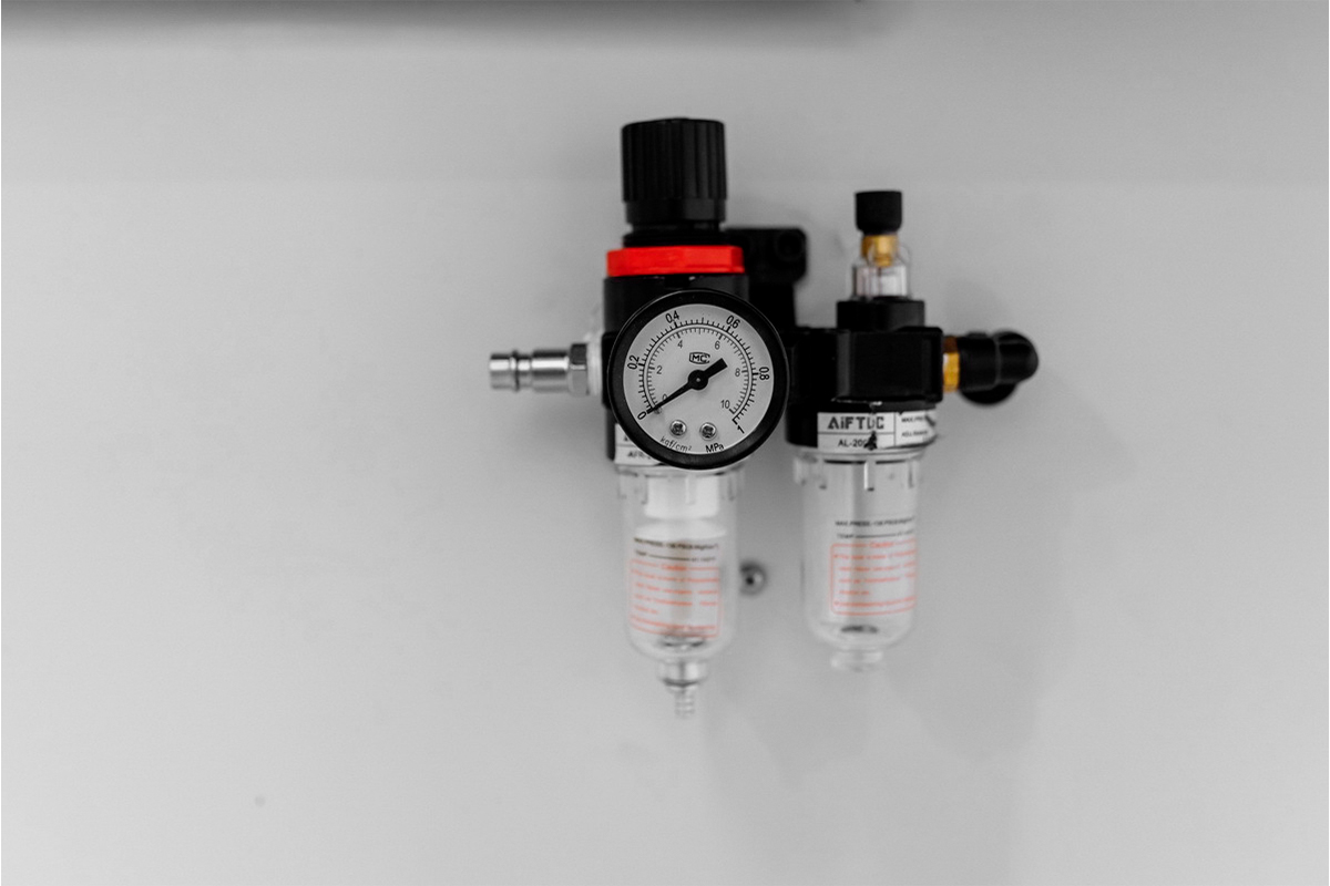 Кромкооблицовочный станок KROM PROFI 2.0 с педалью, 1.8 кВт, 220В