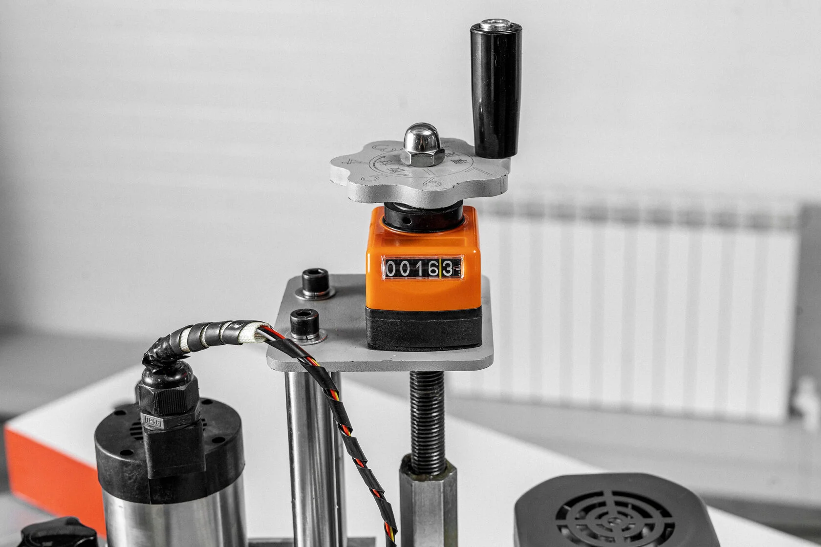 Кромкооблицовочный станок KROM TRIMM 2000 с педалью, 1.7 кВт, 220В