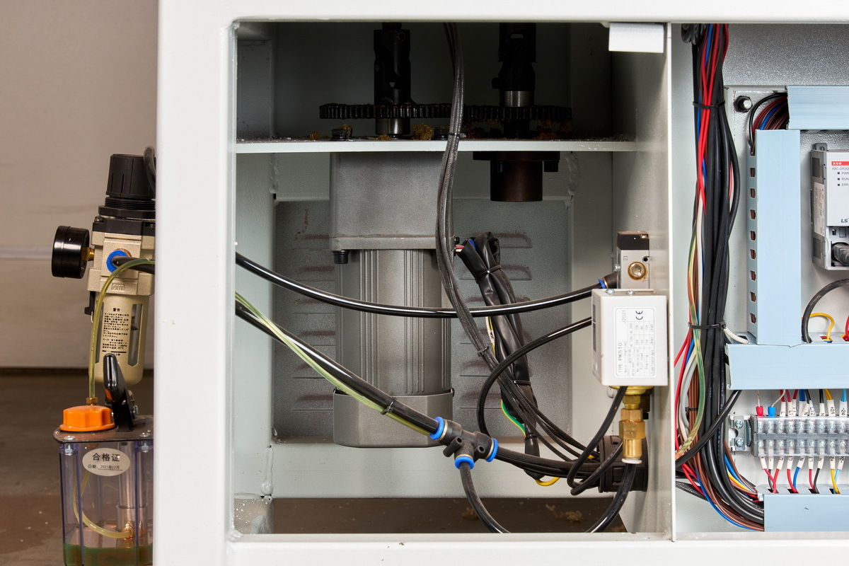Кромкооблицовочный станок автоматический KROM AUTOMAT PLUS, 2.74 кВт, 380В