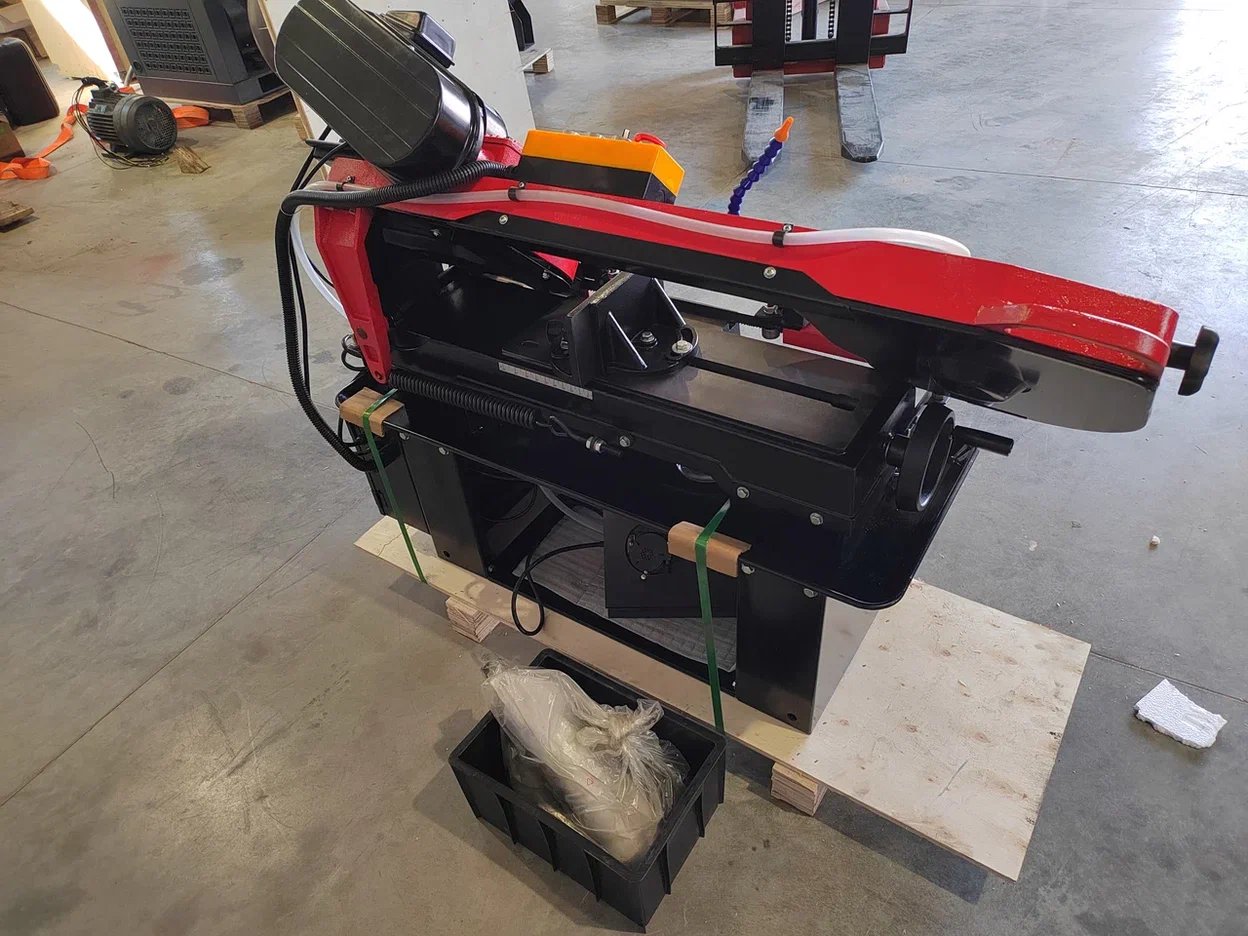 Ленточнопильный станок MetMachine LS1118
