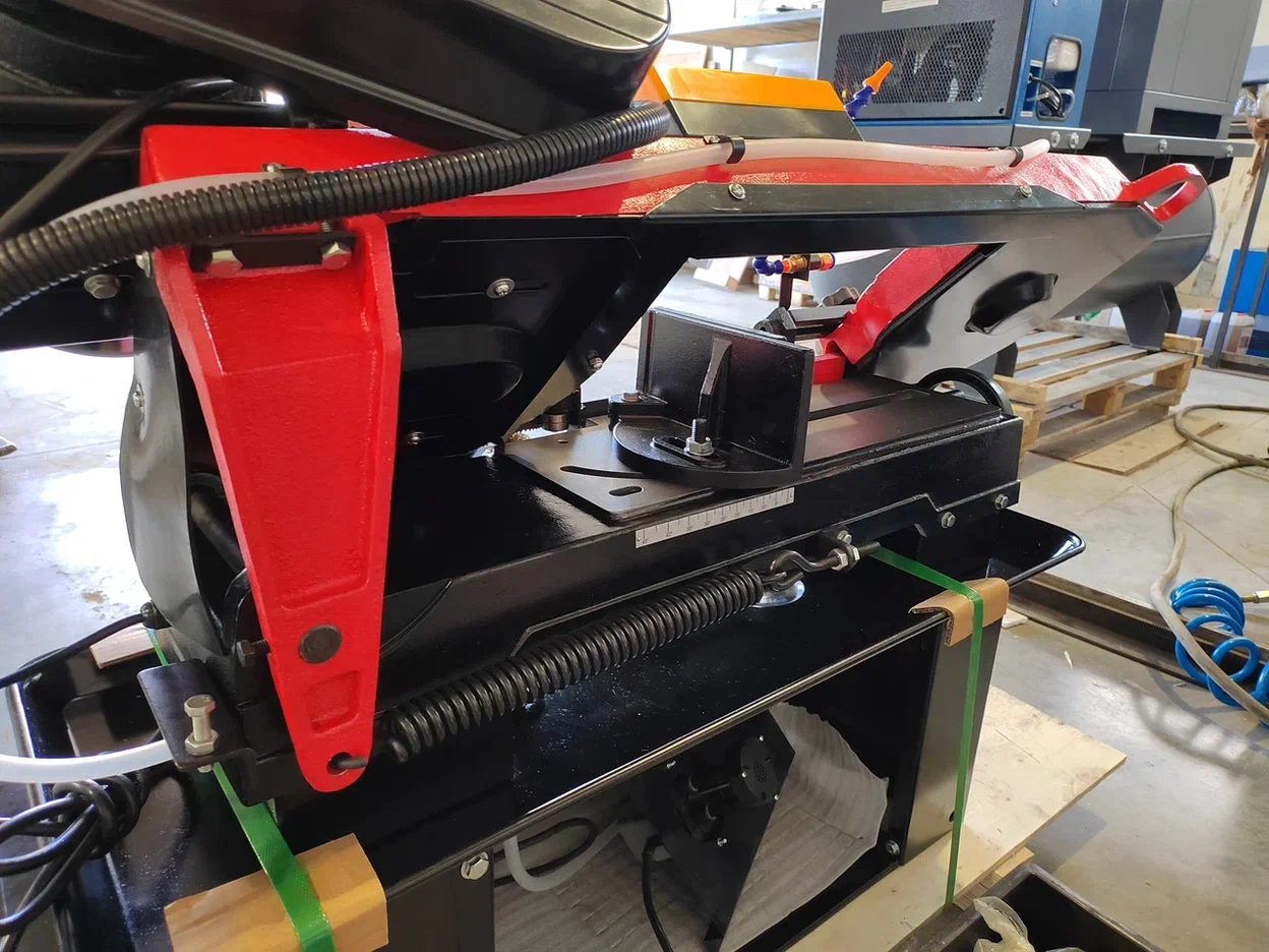 Ленточнопильный станок MetMachine LS1118