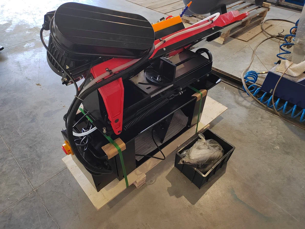 Ленточнопильный станок MetMachine LS1118