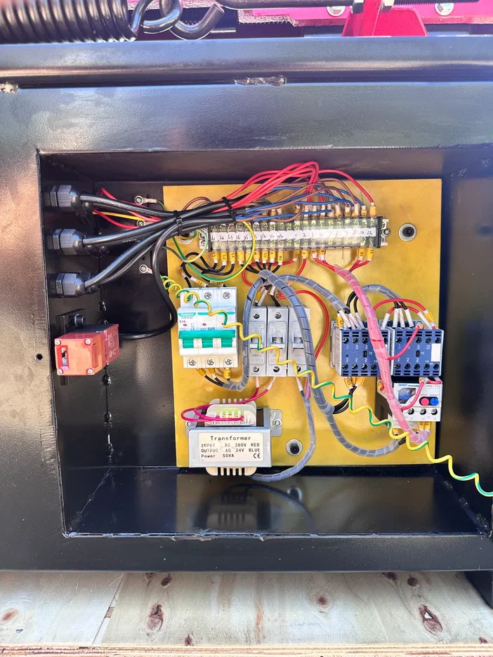 Ленточнопильный станок MetMachine LSZ1523 с поворотными тисками