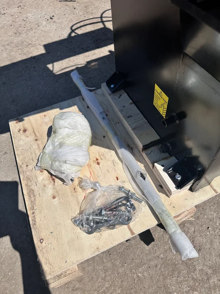 Ленточнопильный станок MetMachine LSZ1523 с поворотными тисками