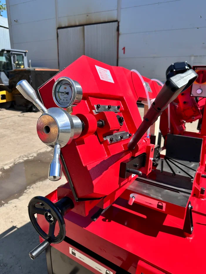 Ручной ленточнопильный станок с поворотной рамой MetMachine LSZ2227