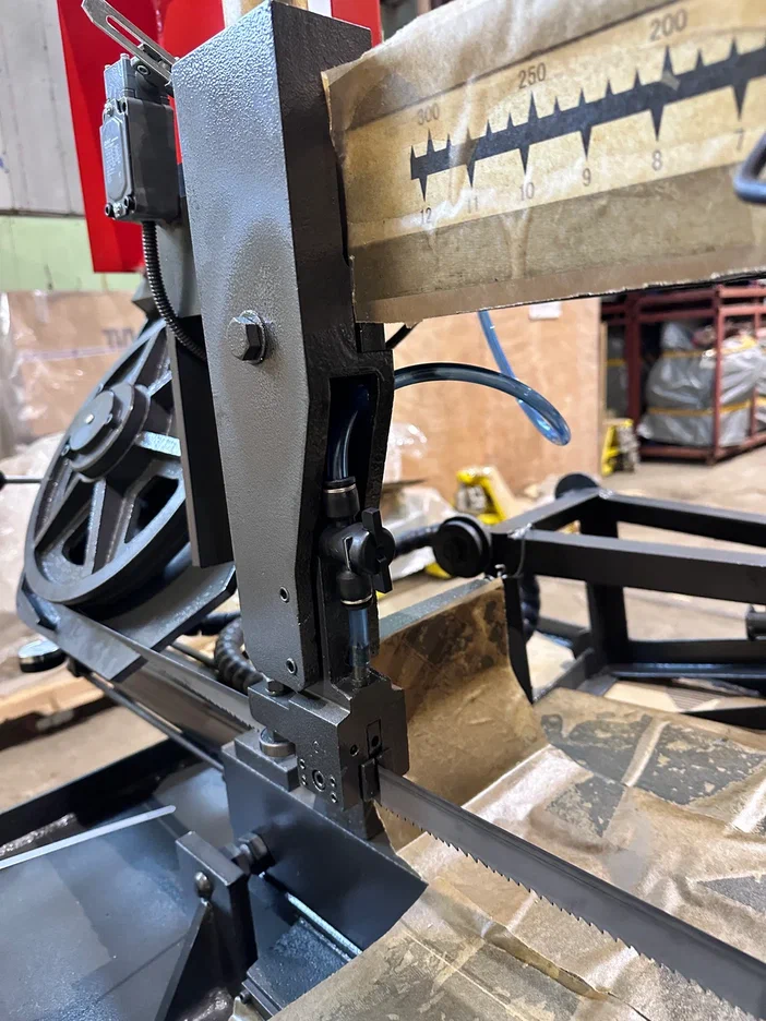 MetMachine LSZ2226 ленточнопильный станок с поворотной рамой