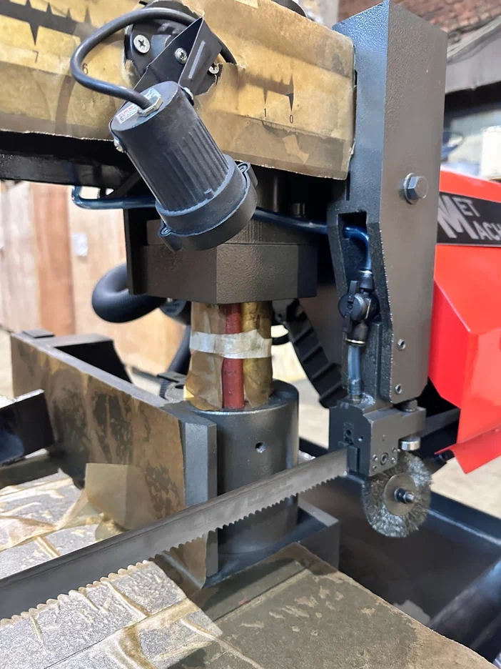 MetMachine LSZ2226 ленточнопильный станок с поворотной рамой