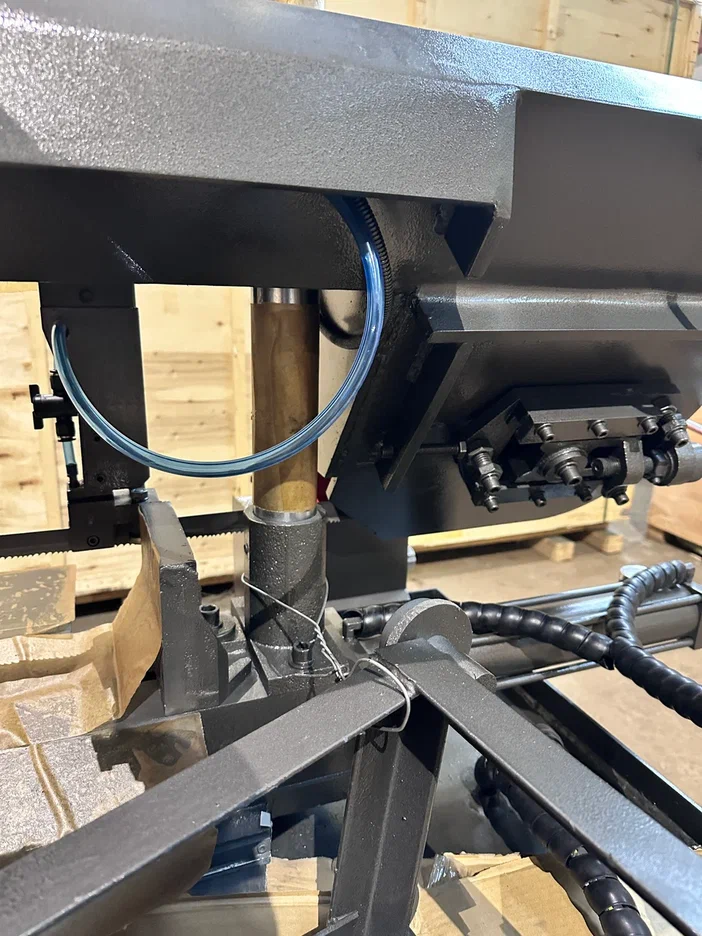 MetMachine LSZ2226 ленточнопильный станок с поворотной рамой