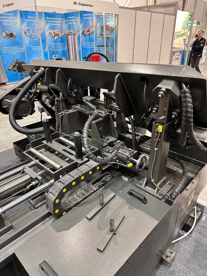 Автоматический ленточнопильный станок MetMachine ALS3032-NL0ST0