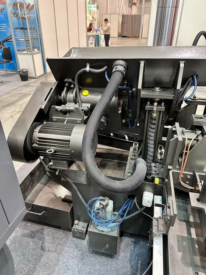 Автоматический ленточнопильный станок MetMachine ALS3032-NL0ST0