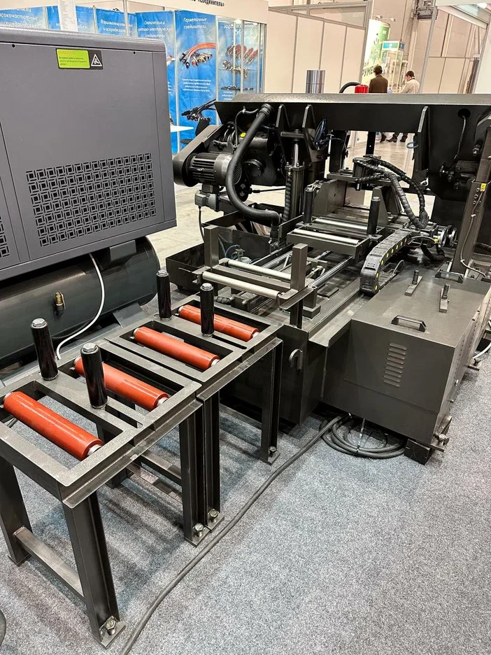 Автоматический ленточнопильный станок MetMachine ALS3032-NL0ST0