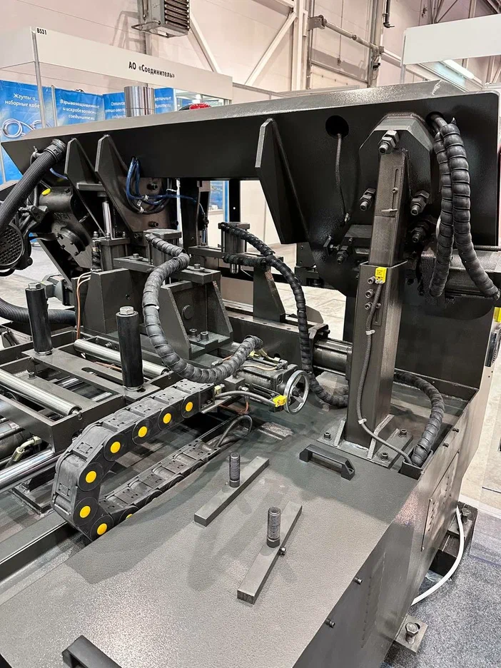 Автоматический ленточнопильный станок MetMachine ALS3032-NL0ST0