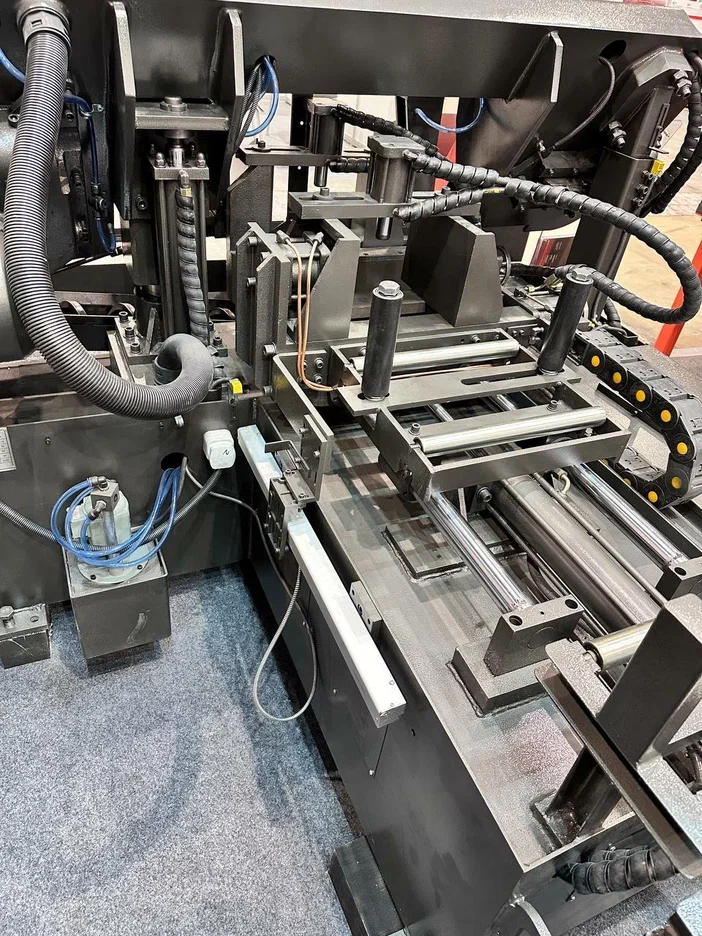 Автоматический ленточнопильный станок MetMachine ALS3032-NL0ST0
