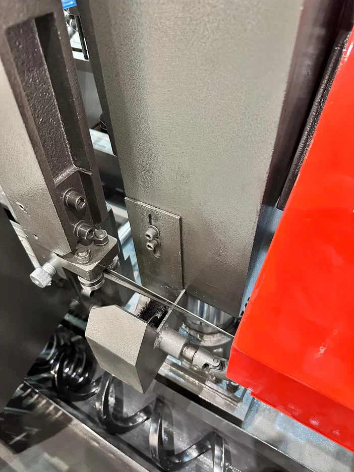 Автоматический ленточнопильный станок MetMachine ALS3032-NL0ST0