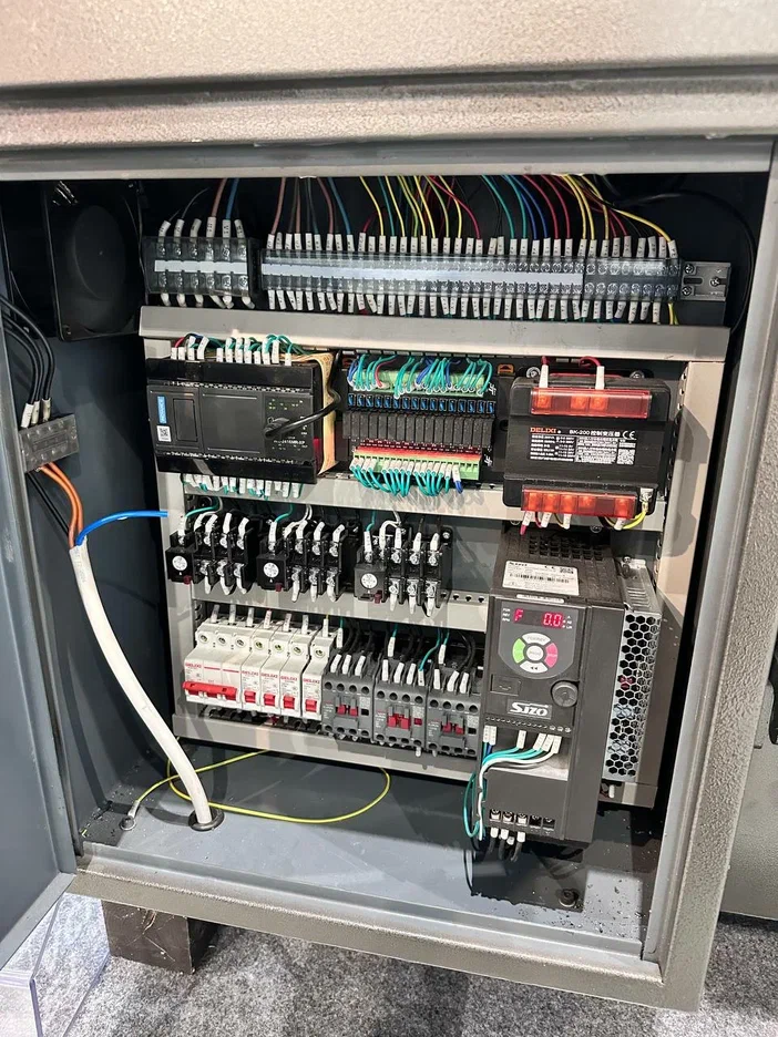 Автоматический ленточнопильный станок MetMachine ALS3032-NL0ST0