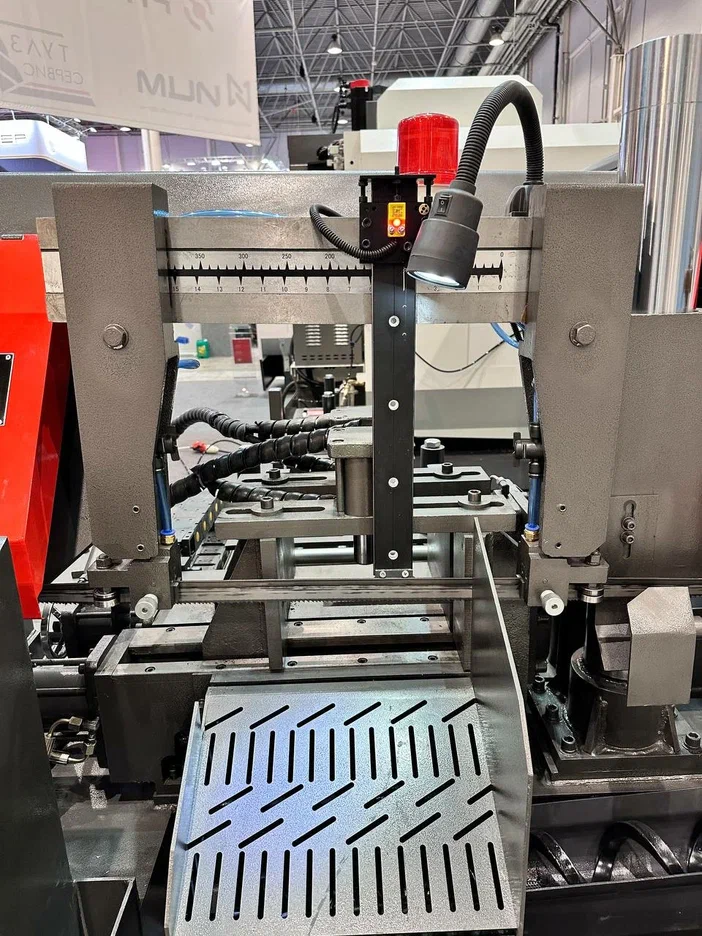 Автоматический ленточнопильный станок MetMachine ALS3032-NL0ST0