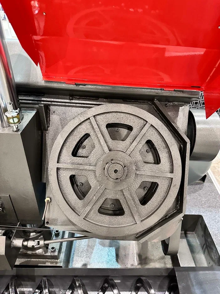 Автоматический ленточнопильный станок MetMachine ALS3032-NL0ST0