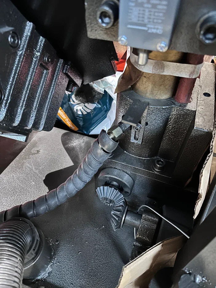 MetMachine LS2226 полуавтоматический ленточнопильный станок 