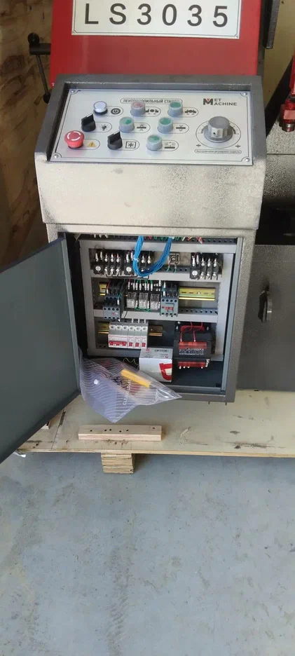 Полуавтоматический ленточнопильный станок MetMachine LS3035