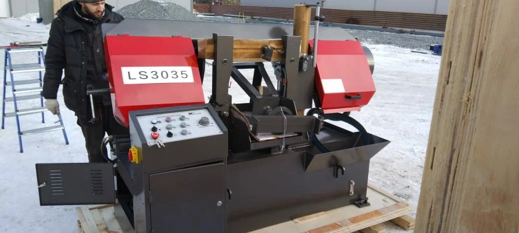 Полуавтоматический ленточнопильный станок MetMachine LS3035