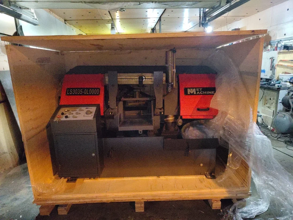 Полуавтоматический ленточнопильный станок MetMachine LS3035