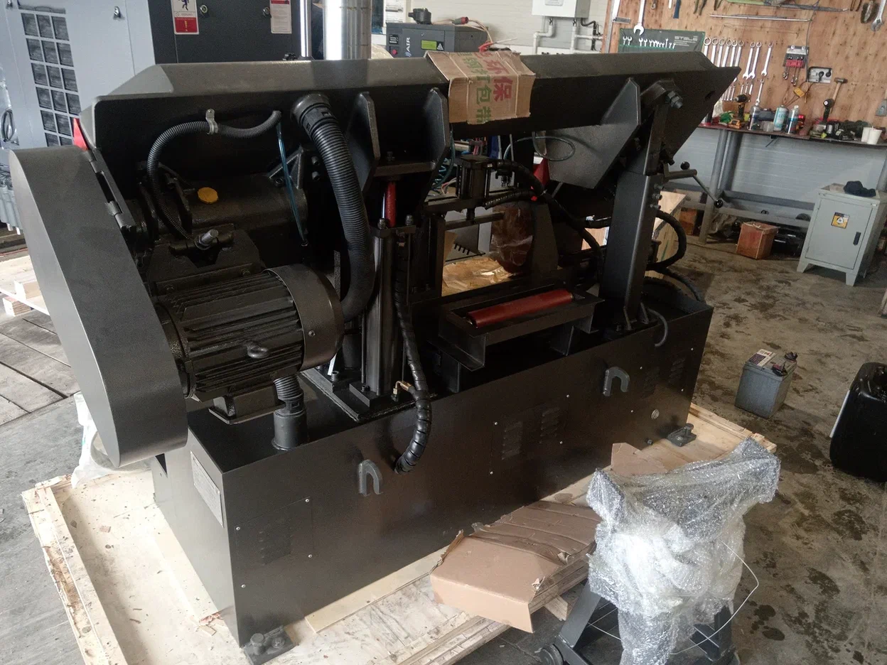 Полуавтоматический ленточнопильный станок MetMachine LS3035