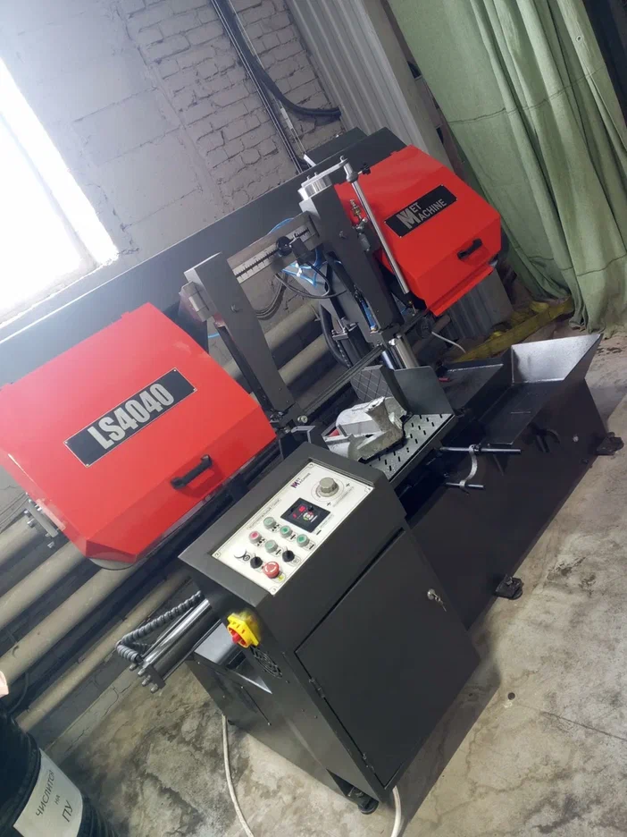 Полуавтоматический ленточнопильный станок MetMachine LS4040