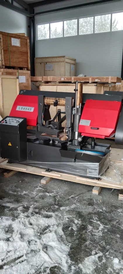 Полуавтоматический ленточнопильный станок MetMachine LS4040