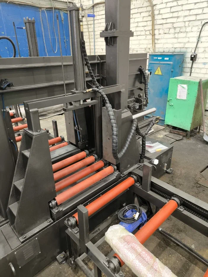 Полуавтоматический ленточнопильный станок MetMachine LS7570