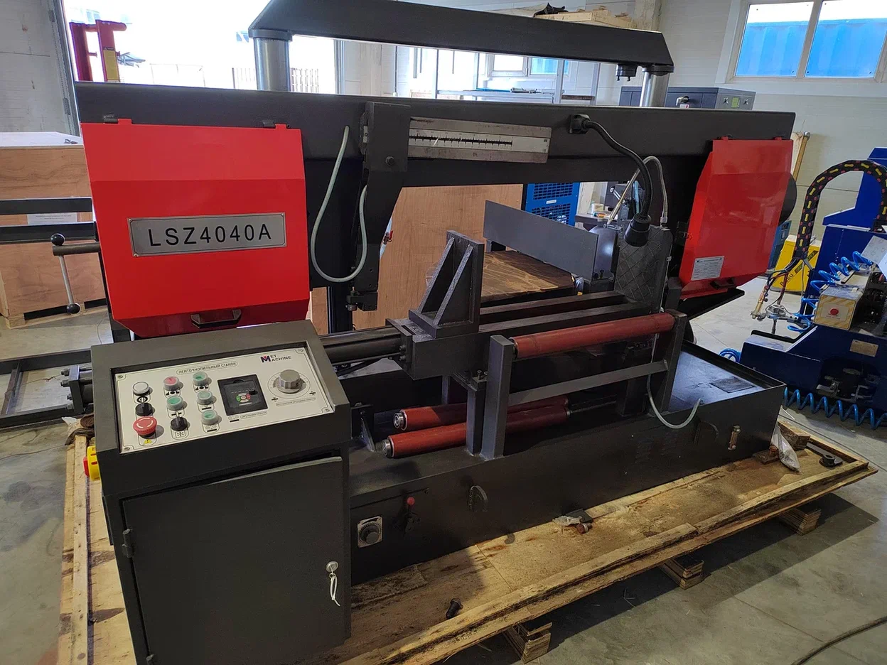 Полуавтоматический ленточнопильный станок с поворотной рамой MetMachine LSZ4040