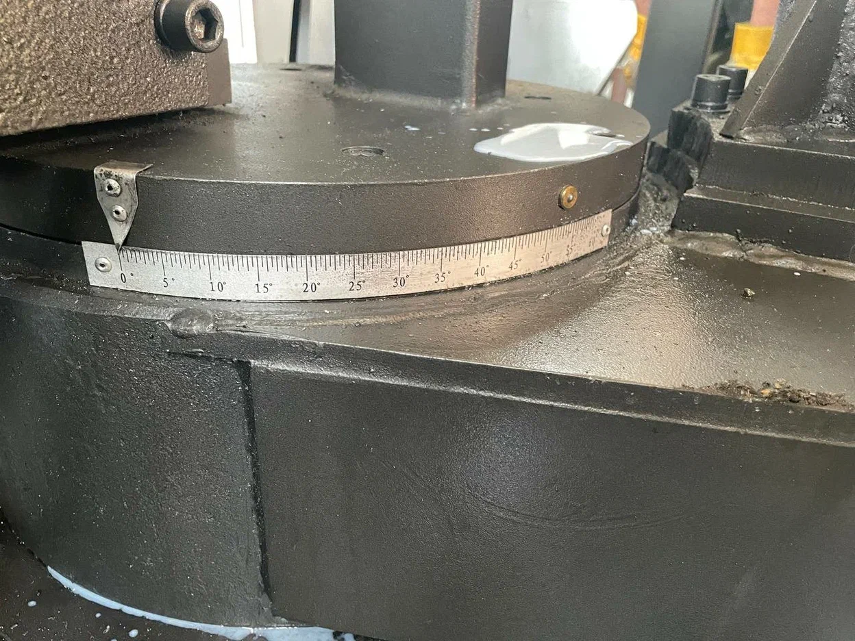 Полуавтоматический ленточнопильный станок с поворотной рамой MetMachine LSZ4040