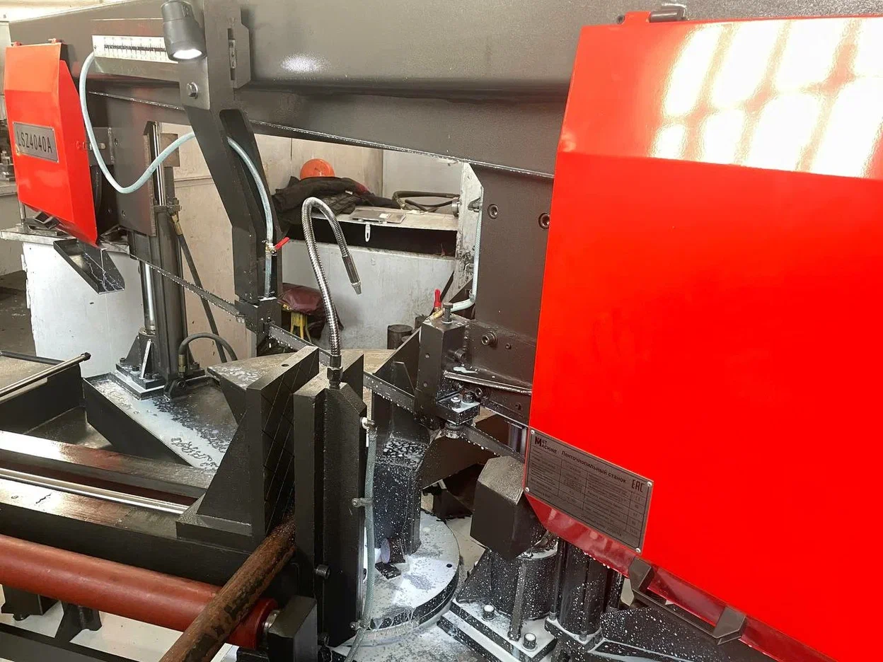 Полуавтоматический ленточнопильный станок с поворотной рамой MetMachine LSZ4040