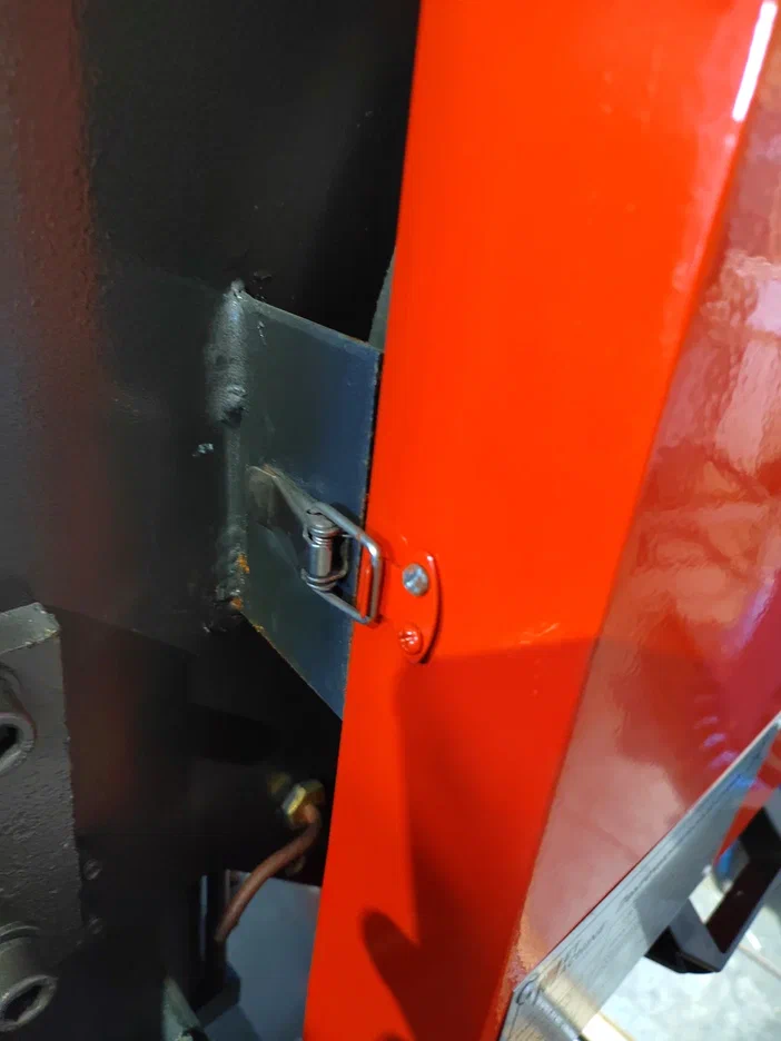 Полуавтоматический ленточнопильный станок с поворотной рамой MetMachine LSZ4040