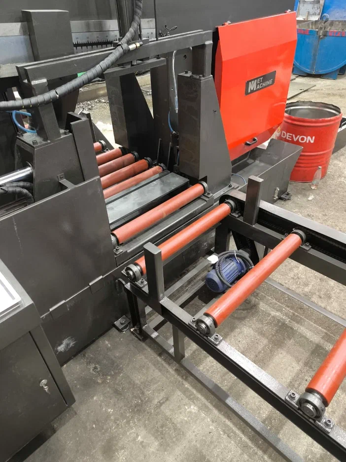 Полуавтоматический ленточнопильный станок с поворотной рамой MetMachine LSZ4040