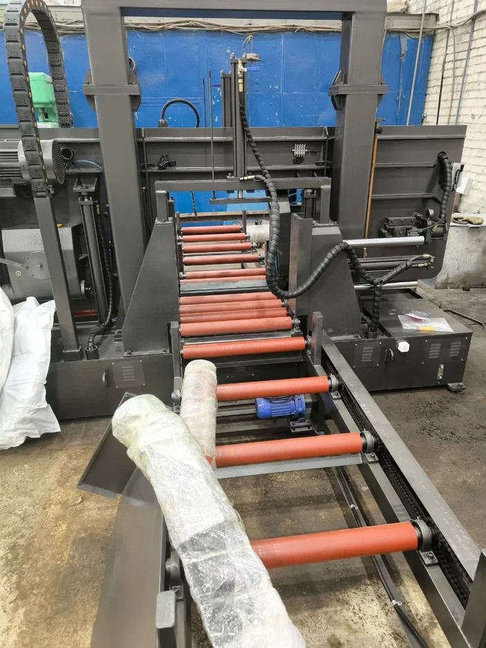 Полуавтоматический ленточнопильный станок с поворотной рамой MetMachine LSZ4040