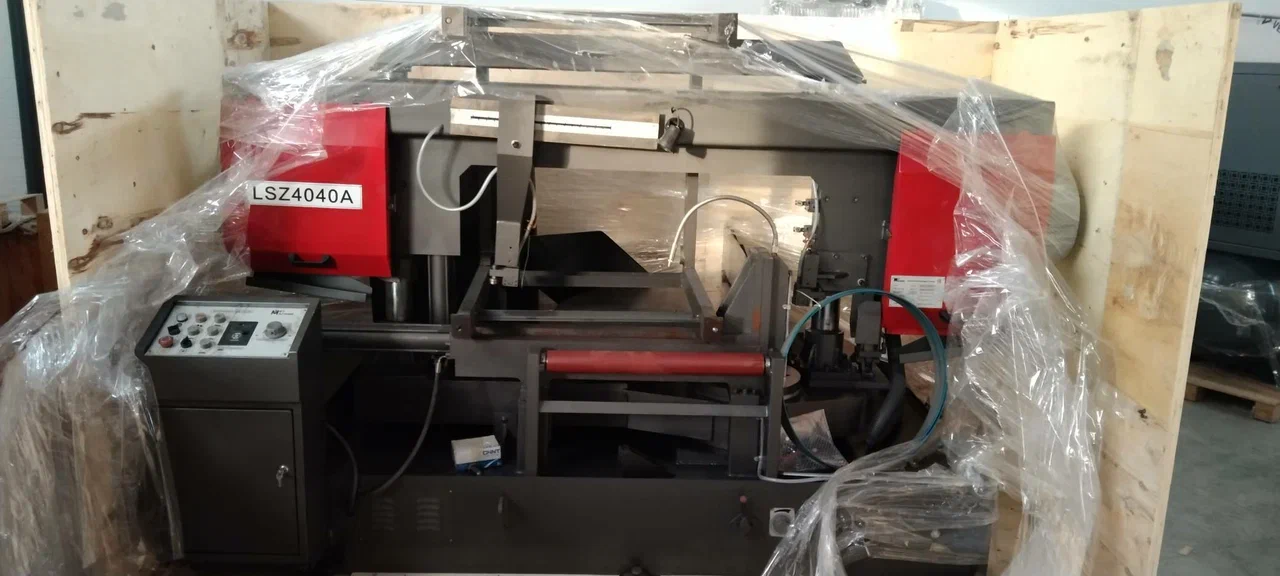 Полуавтоматический ленточнопильный станок с поворотной рамой MetMachine LSZ4040