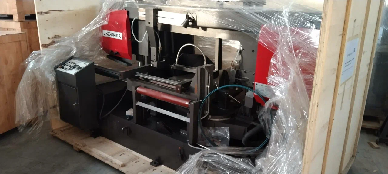 Полуавтоматический ленточнопильный станок с поворотной рамой MetMachine LSZ4040
