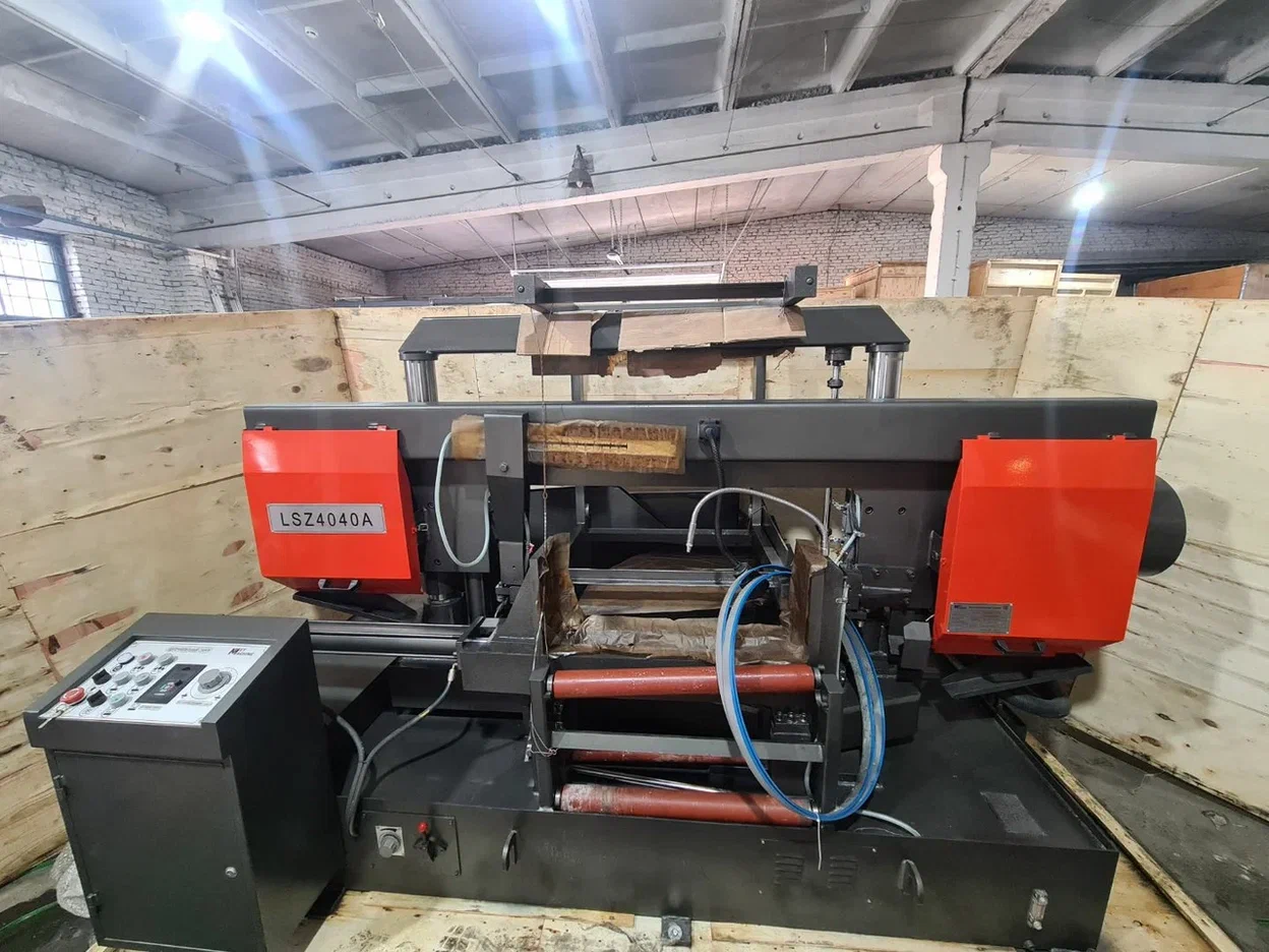Полуавтоматический ленточнопильный станок с поворотной рамой MetMachine LSZ4040