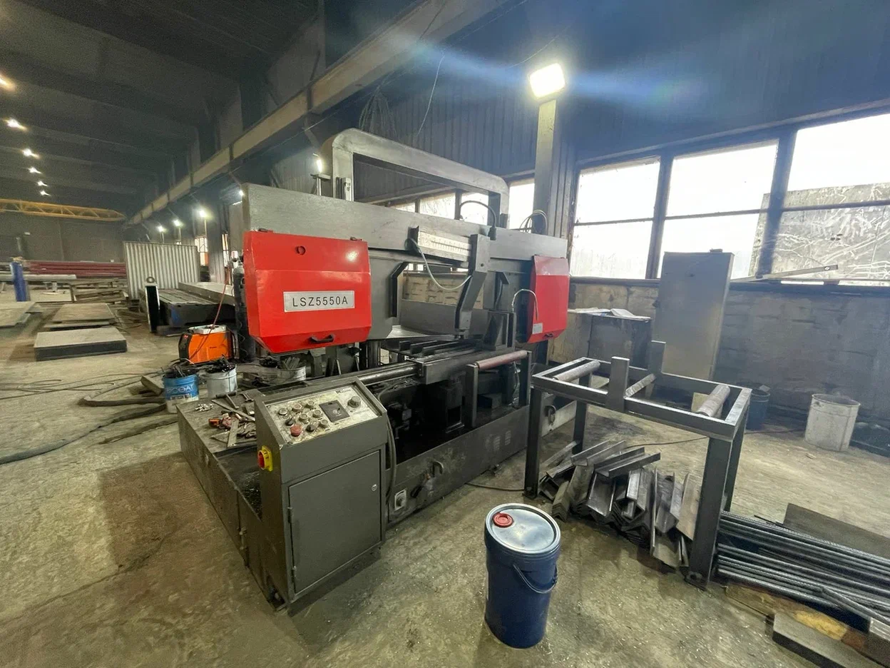 Полуавтоматический ленточнопильный станок с поворотной рамой MetMachine LSZ5550