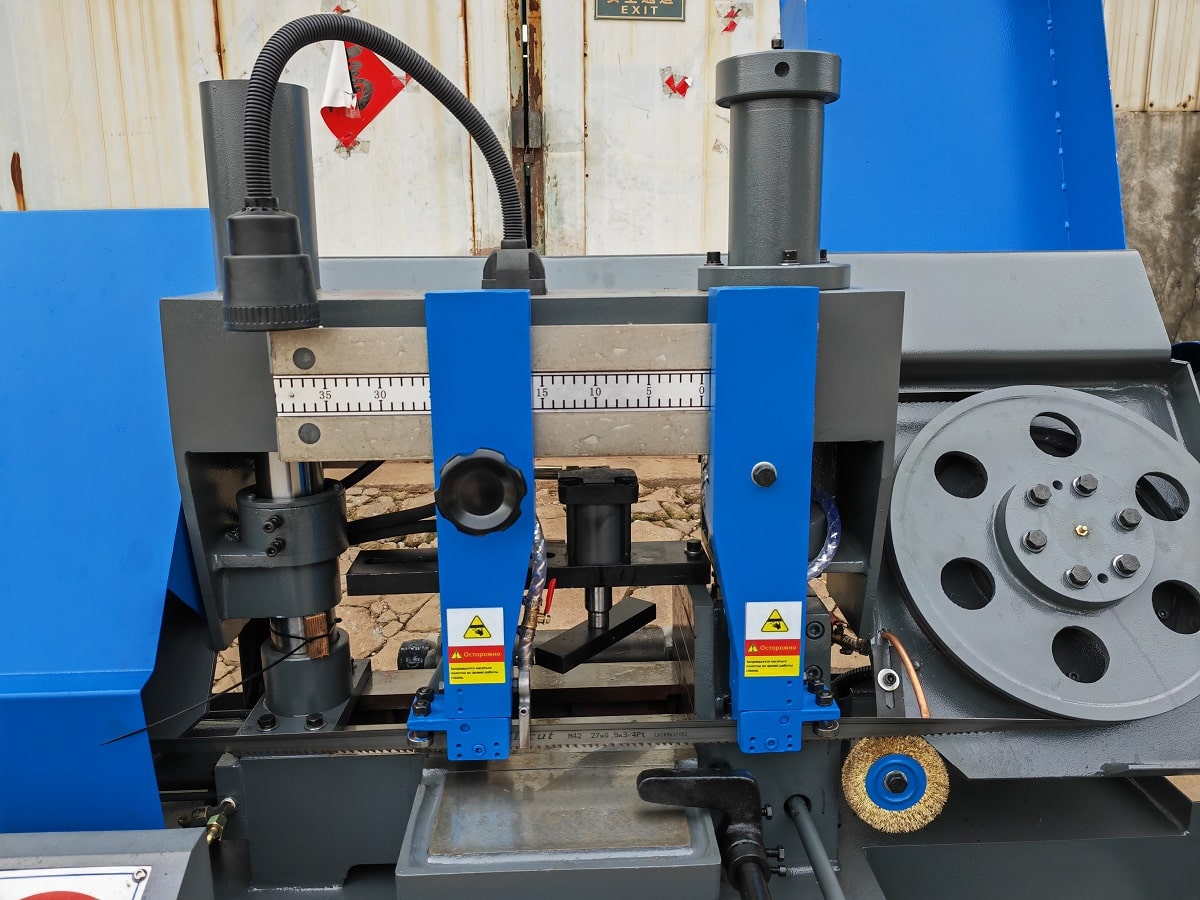 MetalTec BS 300 CH ленточнопильный станок под 90°