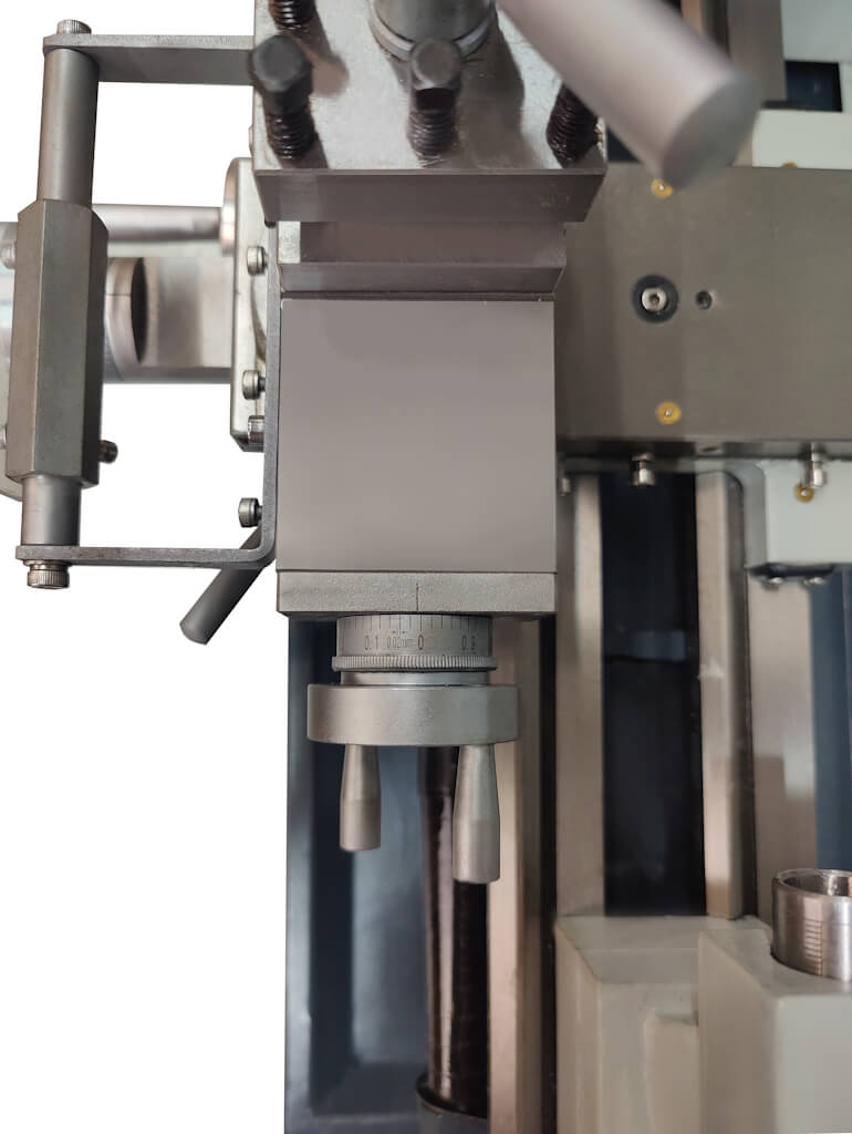 Настольный токарно-винторезный станок Metal Master MML 2140VE с проходным отверстием шпинделя 38мм