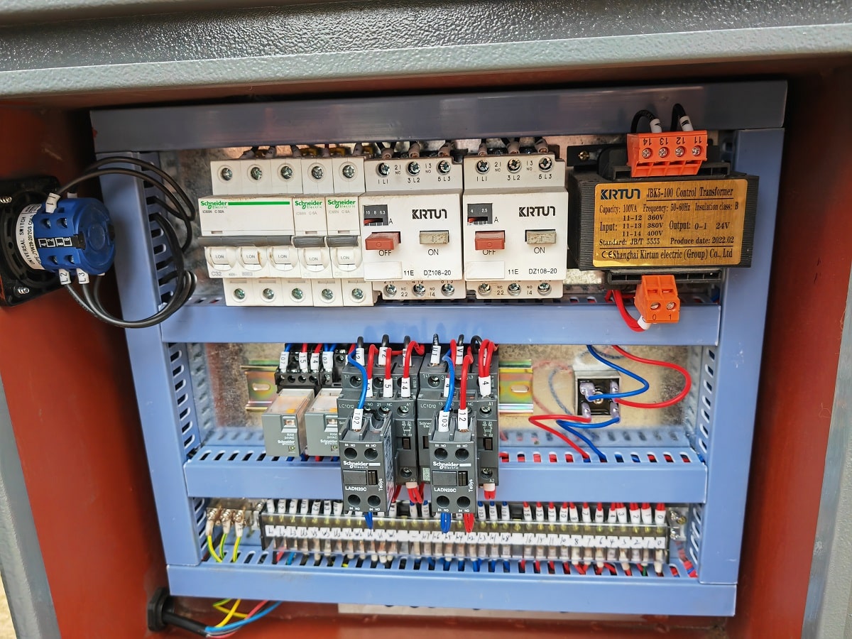MetalTec BS 300 CH ленточнопильный станок под 90°
