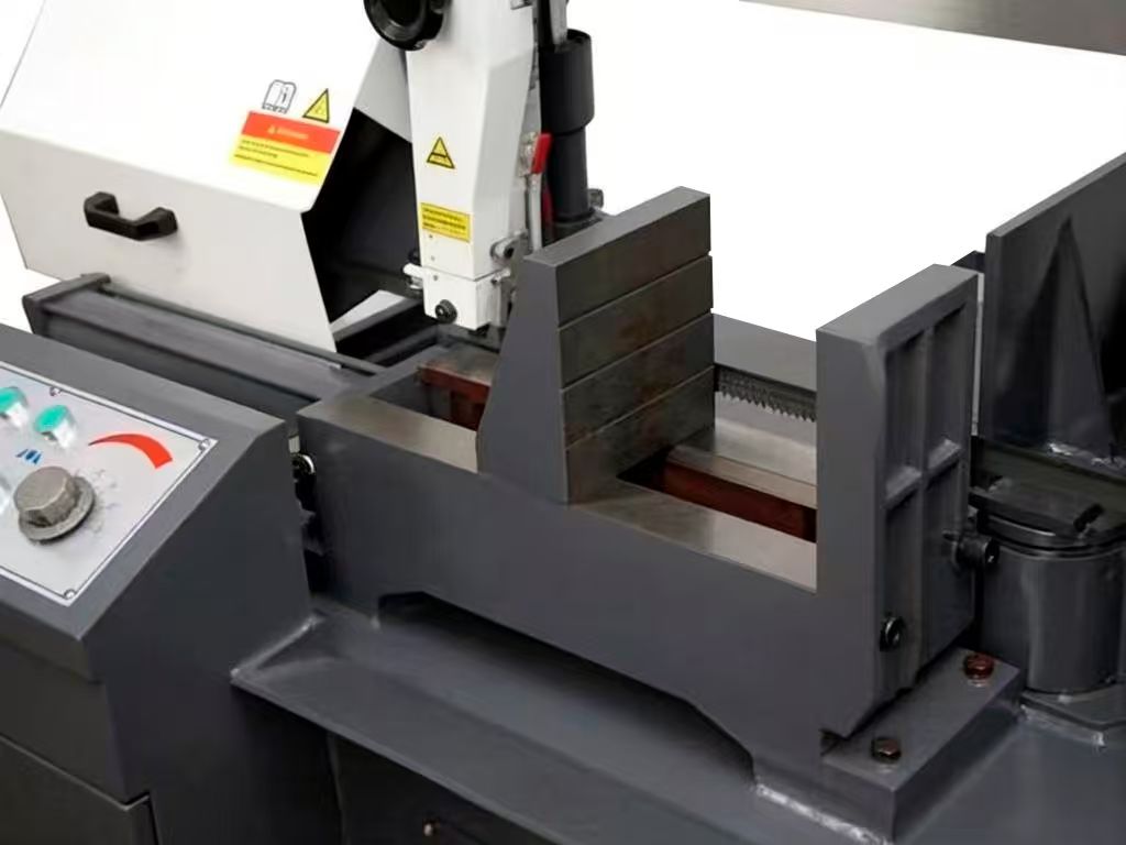 Полуавтоматический ленточнопильный станок MetalMaster MGH-300