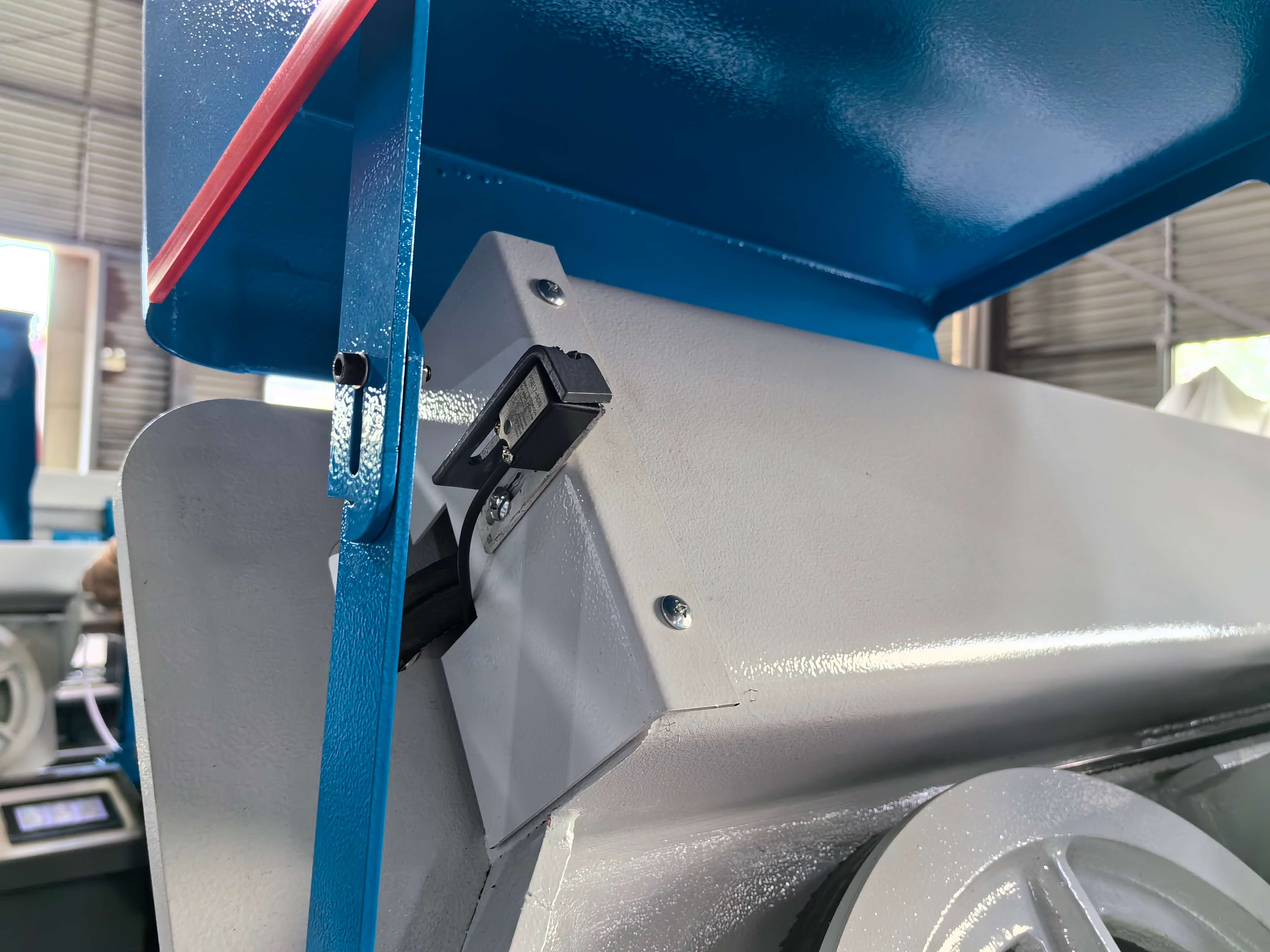 MetalTec MBS 430 CА автоматический колонный ленточнопильный станок
