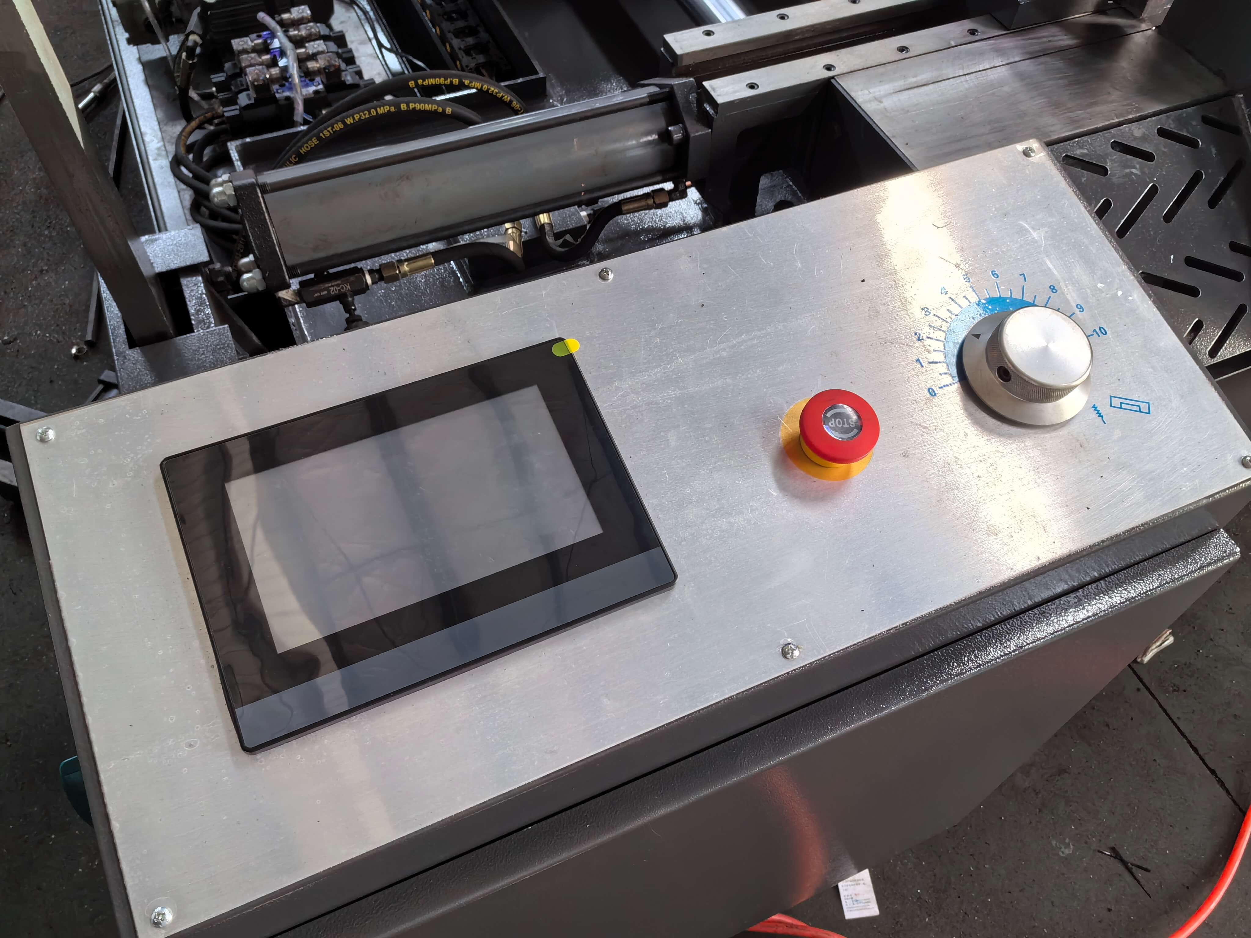 MetalTec MBS 430 CА автоматический колонный ленточнопильный станок