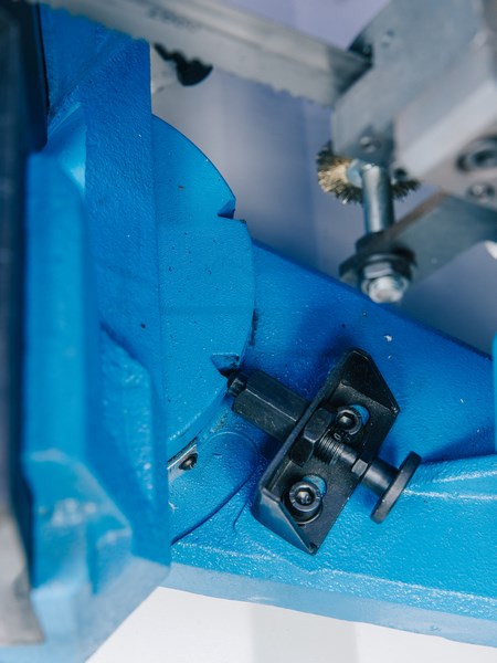 MetalTec BS 250 FHE ручной ленточнопильный станок по металлу
