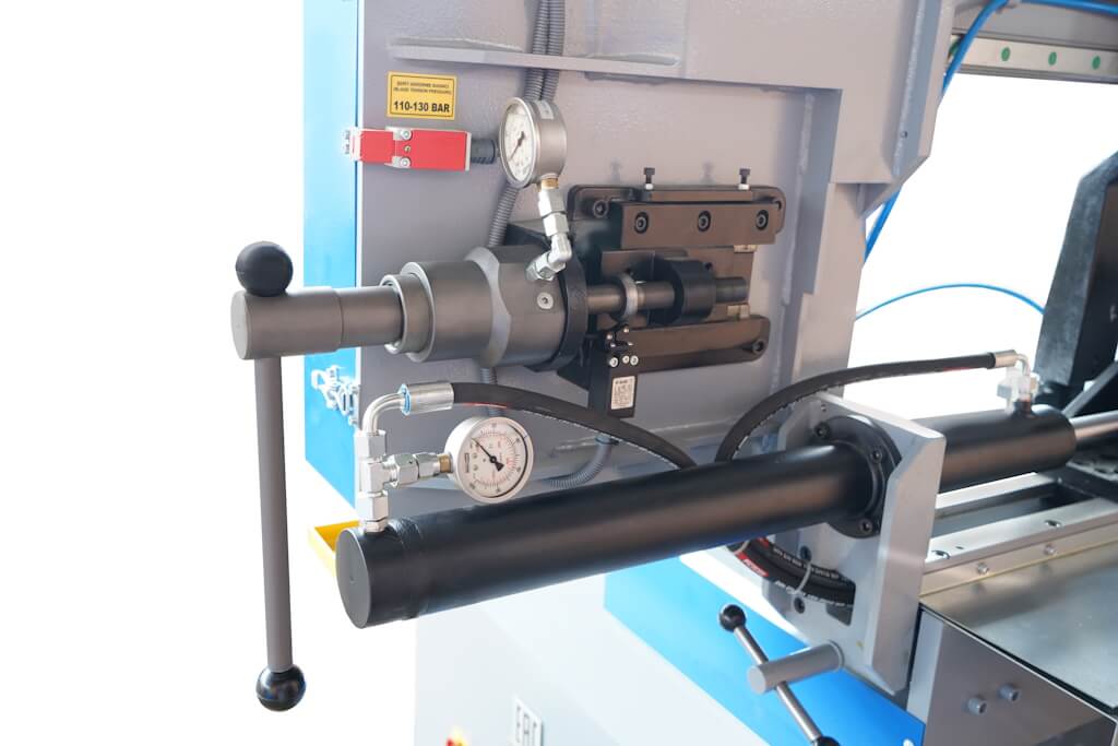 Ленточнопильный полуавтоматический станок CUTERAL PSM 440X700 DM LITE