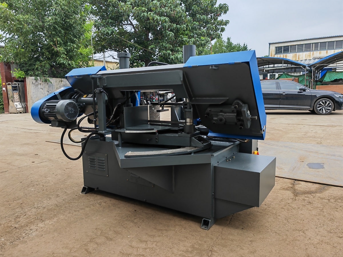 MetalTec BS 300 CZ ленточнопильный станок c поворотом  до 60°