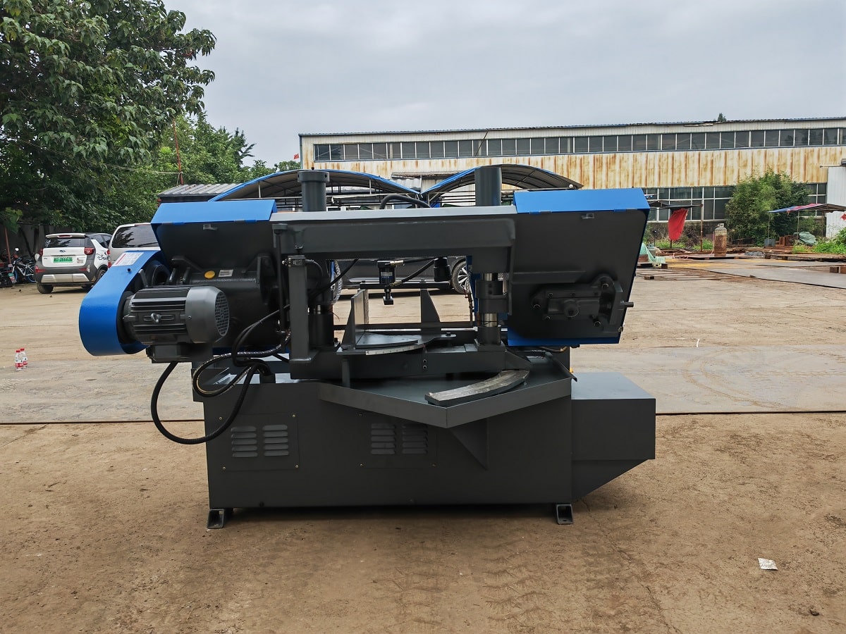 MetalTec BS 300 CZ ленточнопильный станок c поворотом  до 60°